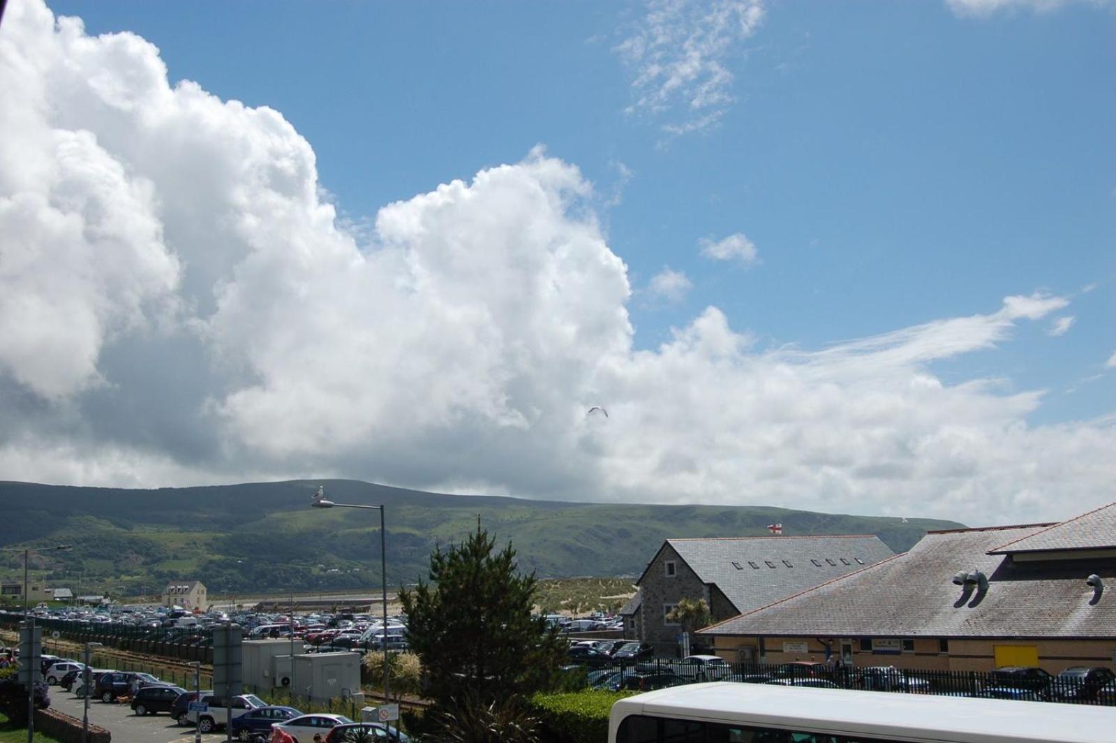 Beach Vista Apartment Three In Barmouth Exteriör bild